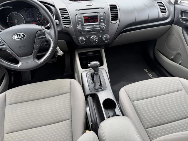 Used 2015 White Kia LX image 18