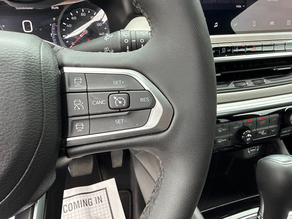 New 2026 Diamond Black Crystal Pearlcoat Jeep Limited image 27