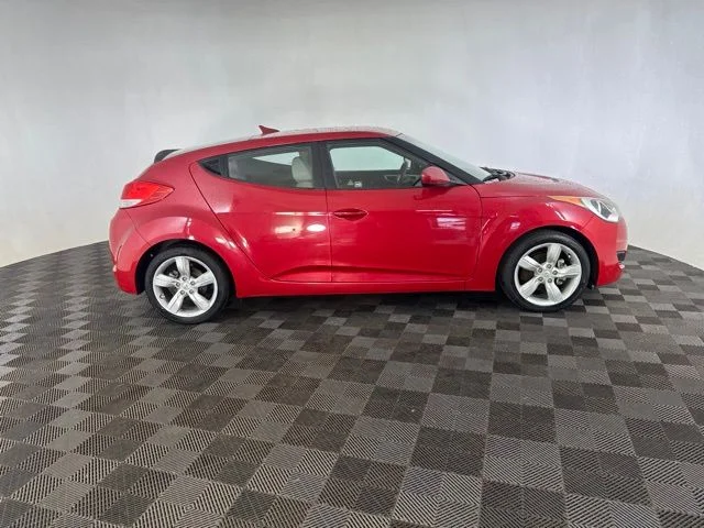 Used 2014 Red Hyundai Base image 5
