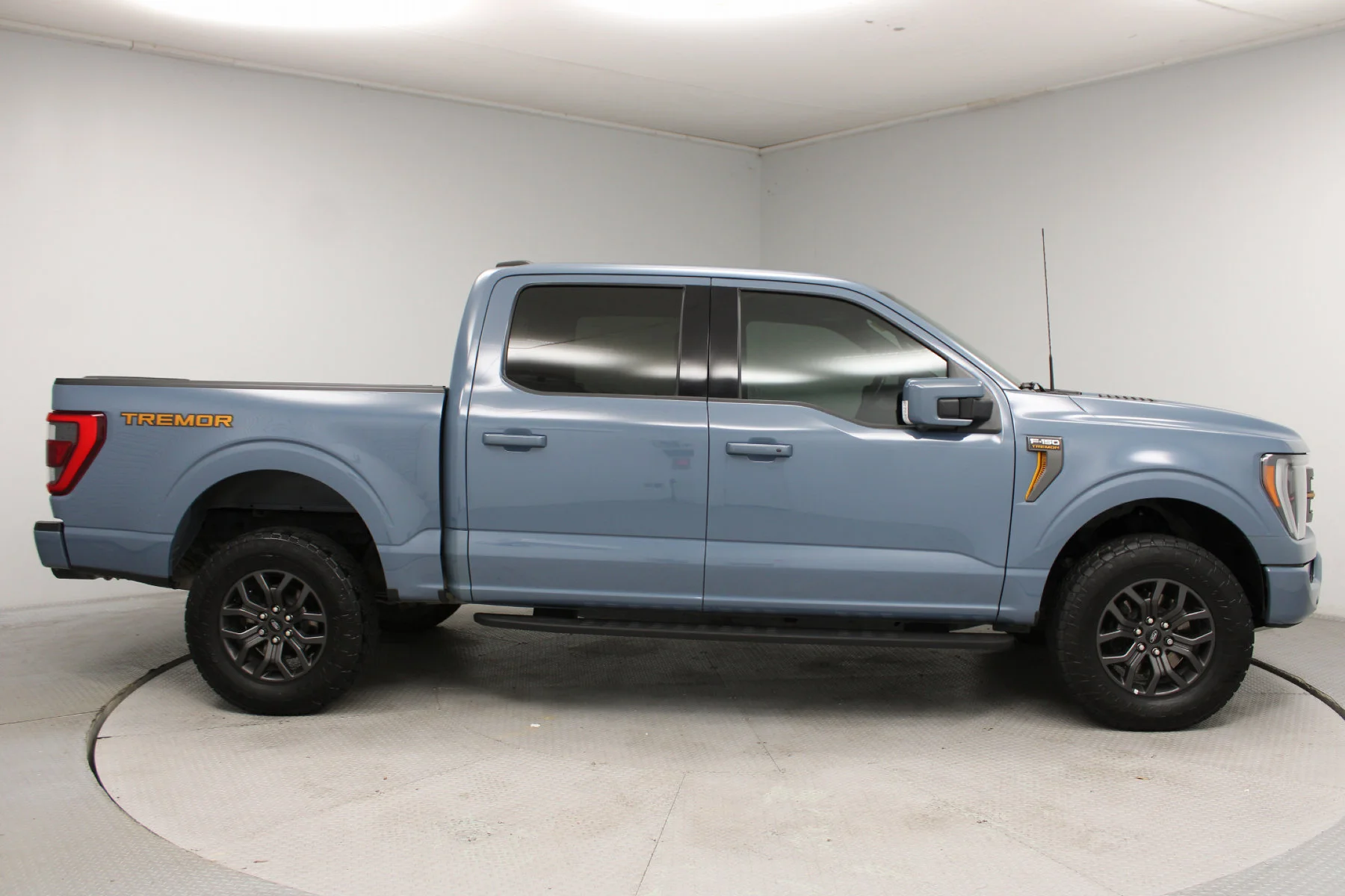 Used 2023 AZURE GRAY METALLIC TRICOAT Ford Tremor 4WD SuperCrew Box image 27