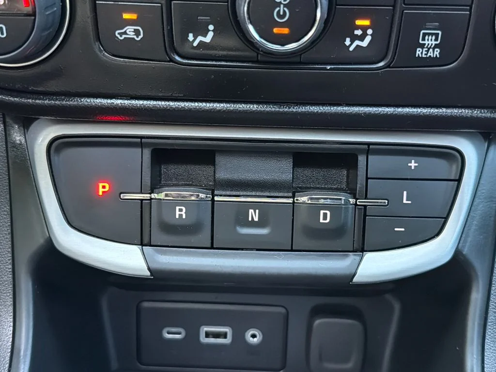 Used 2023 Black GMC SLE image 31
