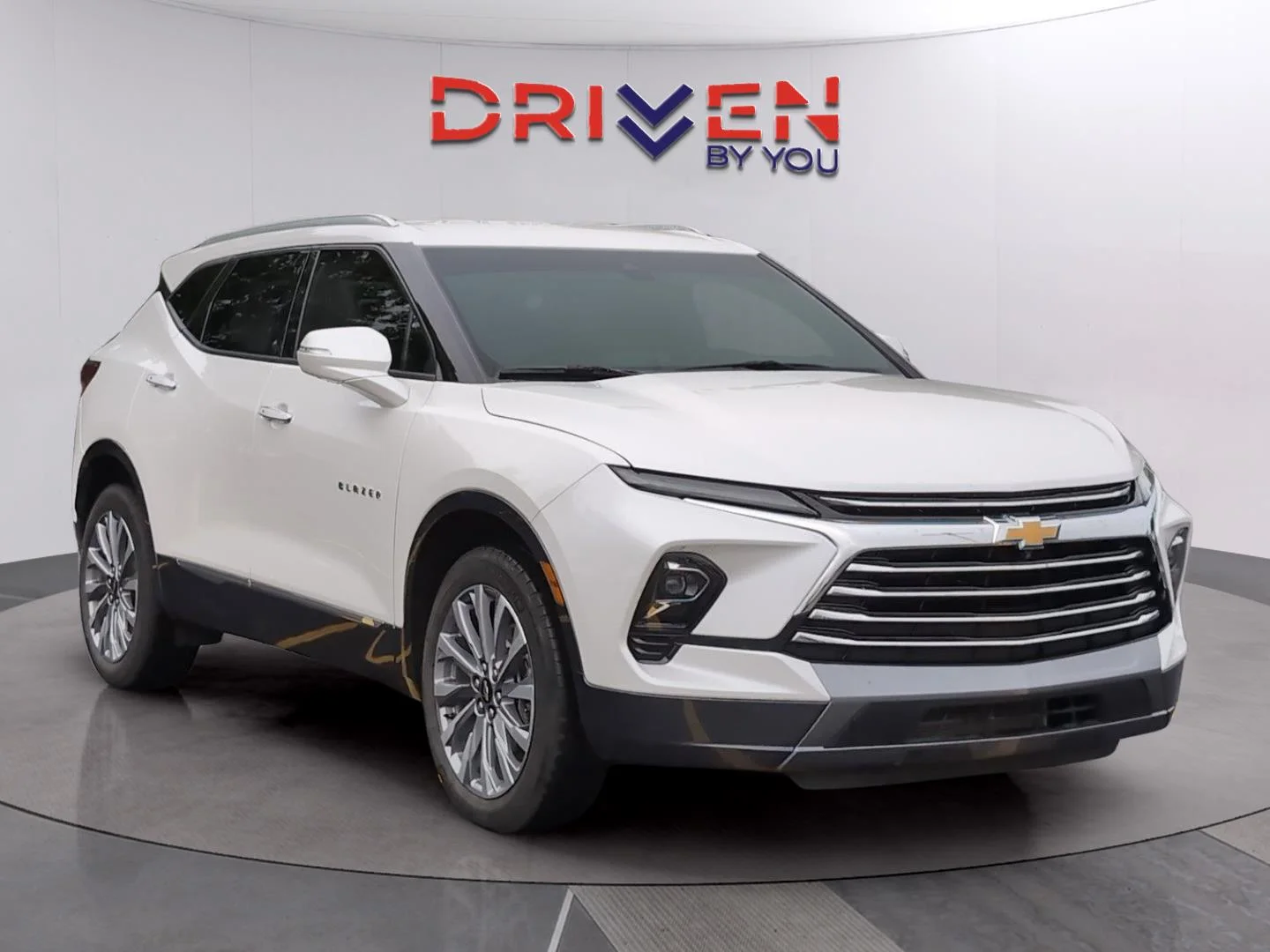 Used 2024 Iridescent Pearl Tricoat Chevrolet Premier image 7