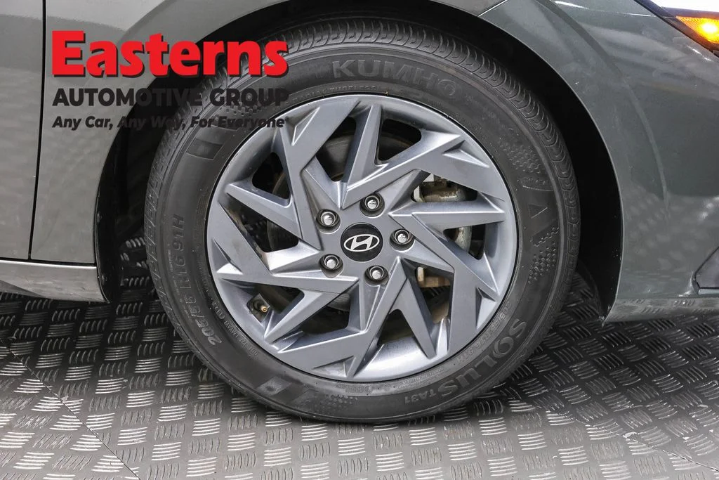 Used 2024 Gray Hyundai SEL image 30