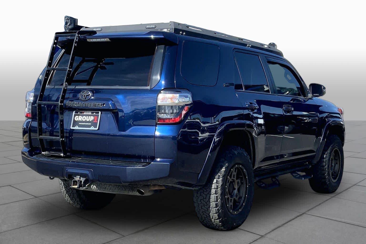 Used 2018 Nautical Blue Metallic Toyota SR5 Premium image 12
