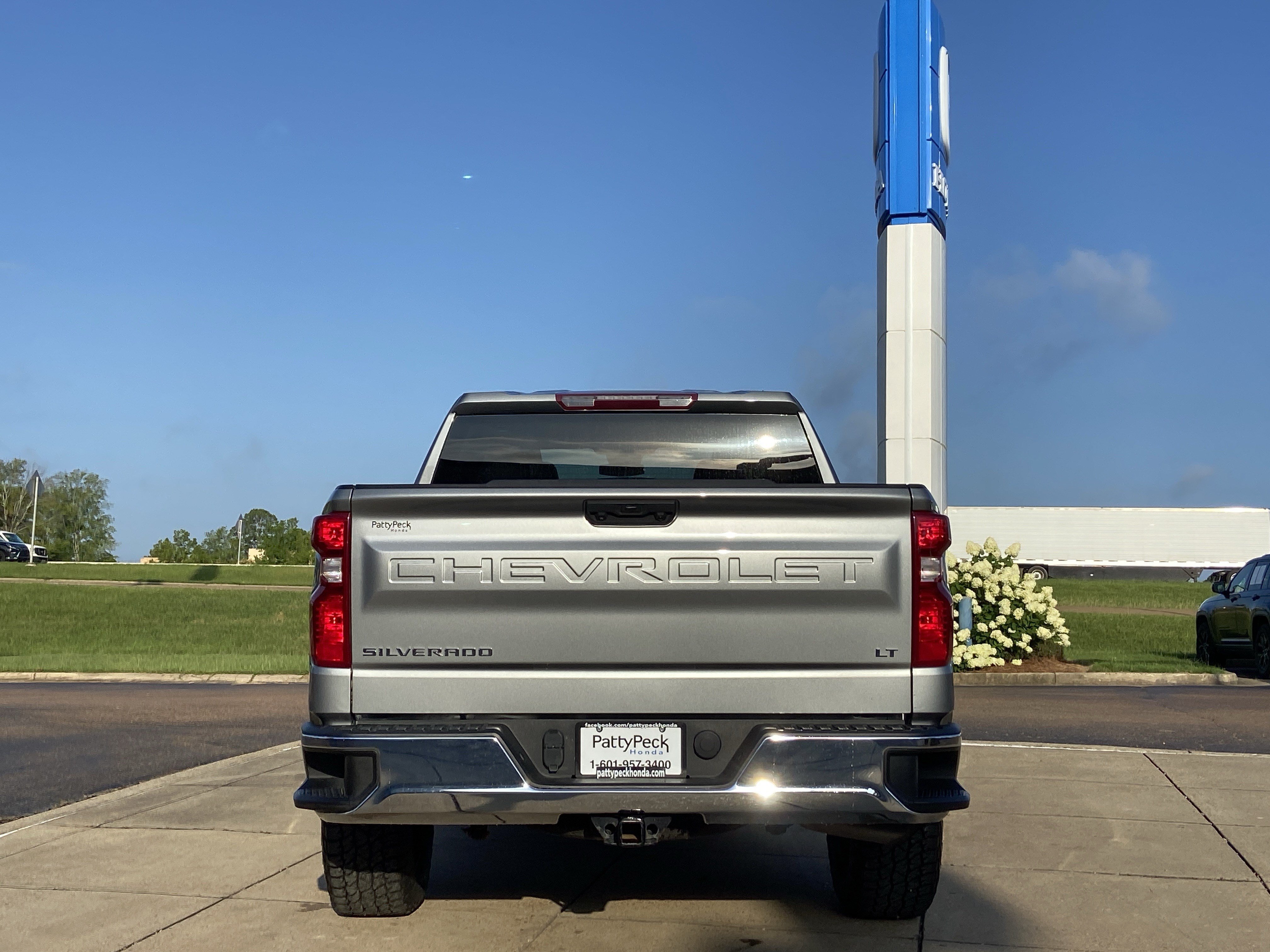 Used 2023 Sterling Gray Metallic Chevrolet LT image 7