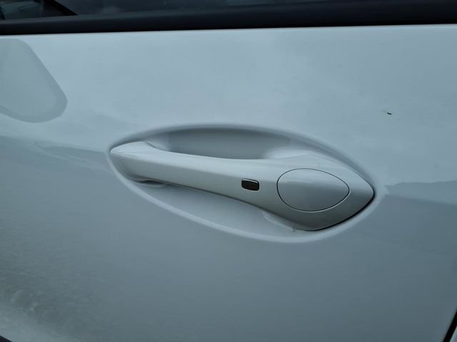 Used 2025 White Chevrolet 2RS image 36