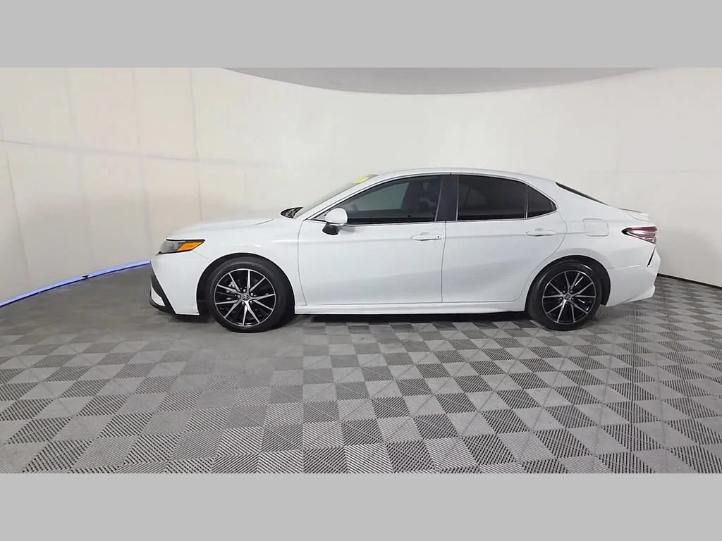Used 2024 Ice Toyota SE image 48