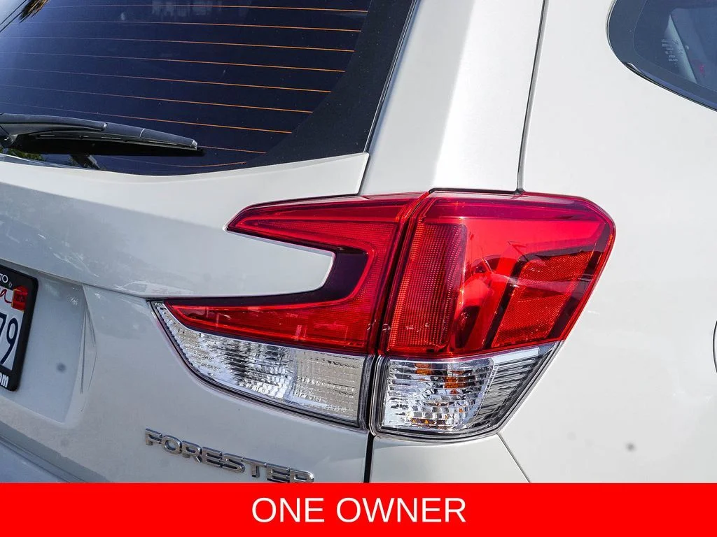 Used 2020 White Subaru Base image 7