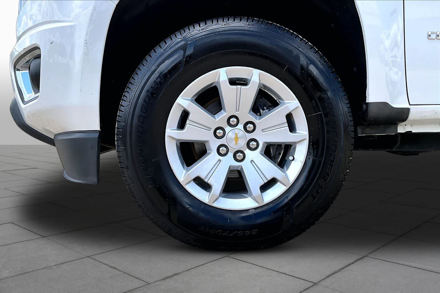 Used 2018 Summit White Chevrolet 2WD LT image 12