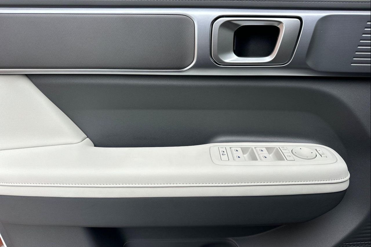 New 2027 White Hyundai SEL AWD image 11
