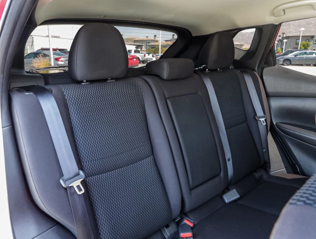 Used 2018 Red Nissan S image 19