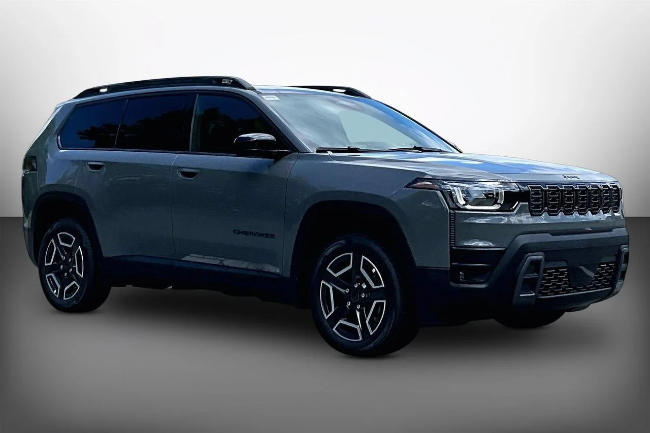 New 2026 Sting-Gray Clearcoat Jeep Laredo image 2
