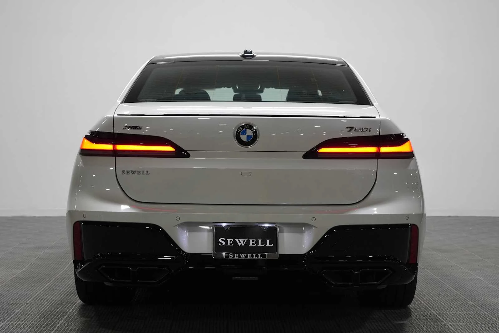 New 2026 Mineral White Metallic BMW 760i xDrive image 5
