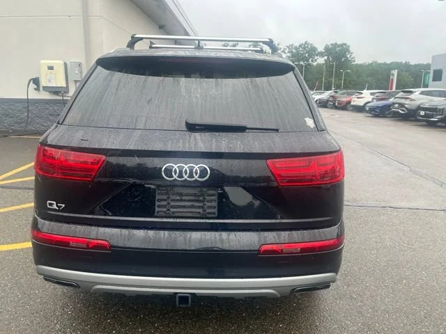 Used 2019 Orca Black Metallic Audi SE Premium image 4