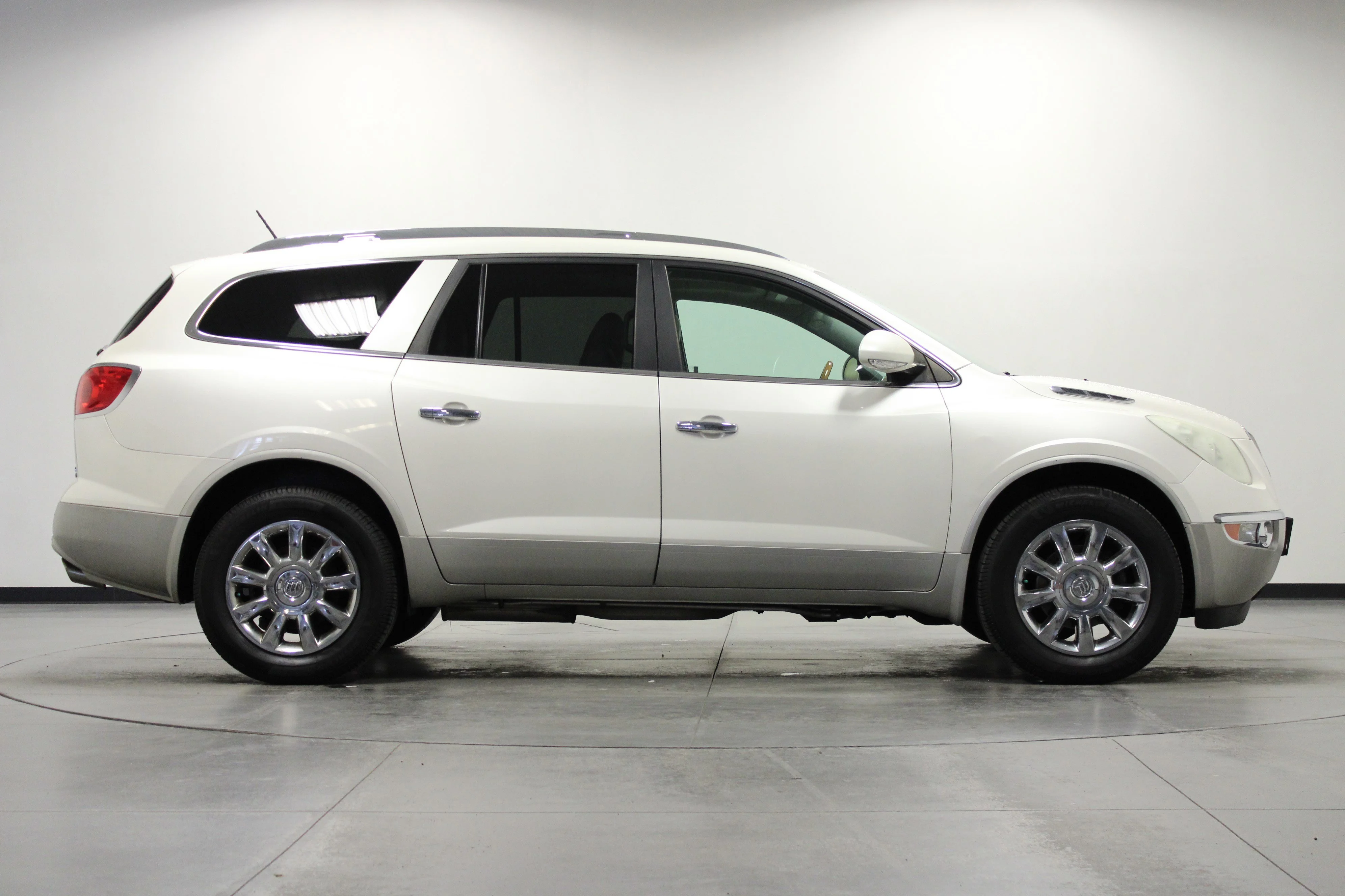 Used 2011 White Diamond Clearcoat Buick CXL image 3