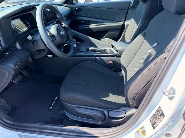 Used 2026 White Hyundai SEL Sport image 13