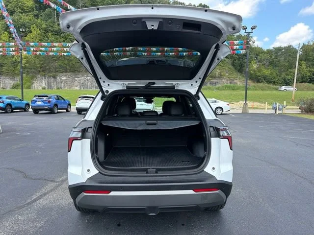 Used 2025 Summit White Chevrolet LT image 19