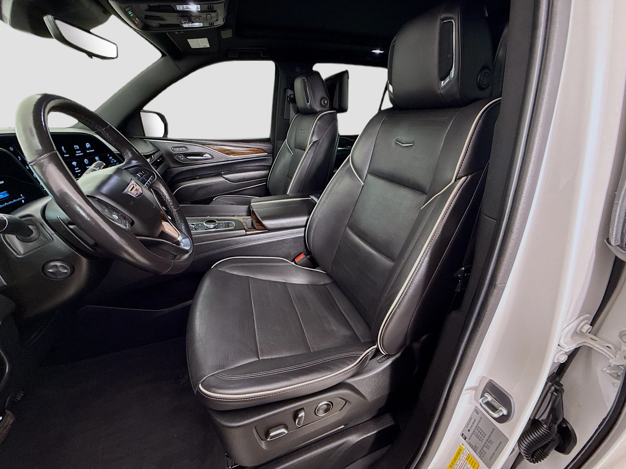 Used 2021 CRYSTAL WHITE TRICOAT Cadillac Premium Luxury image 23