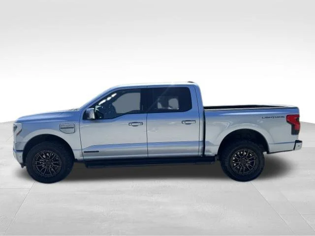 Used 2022 Blue Ford Lariat image 4