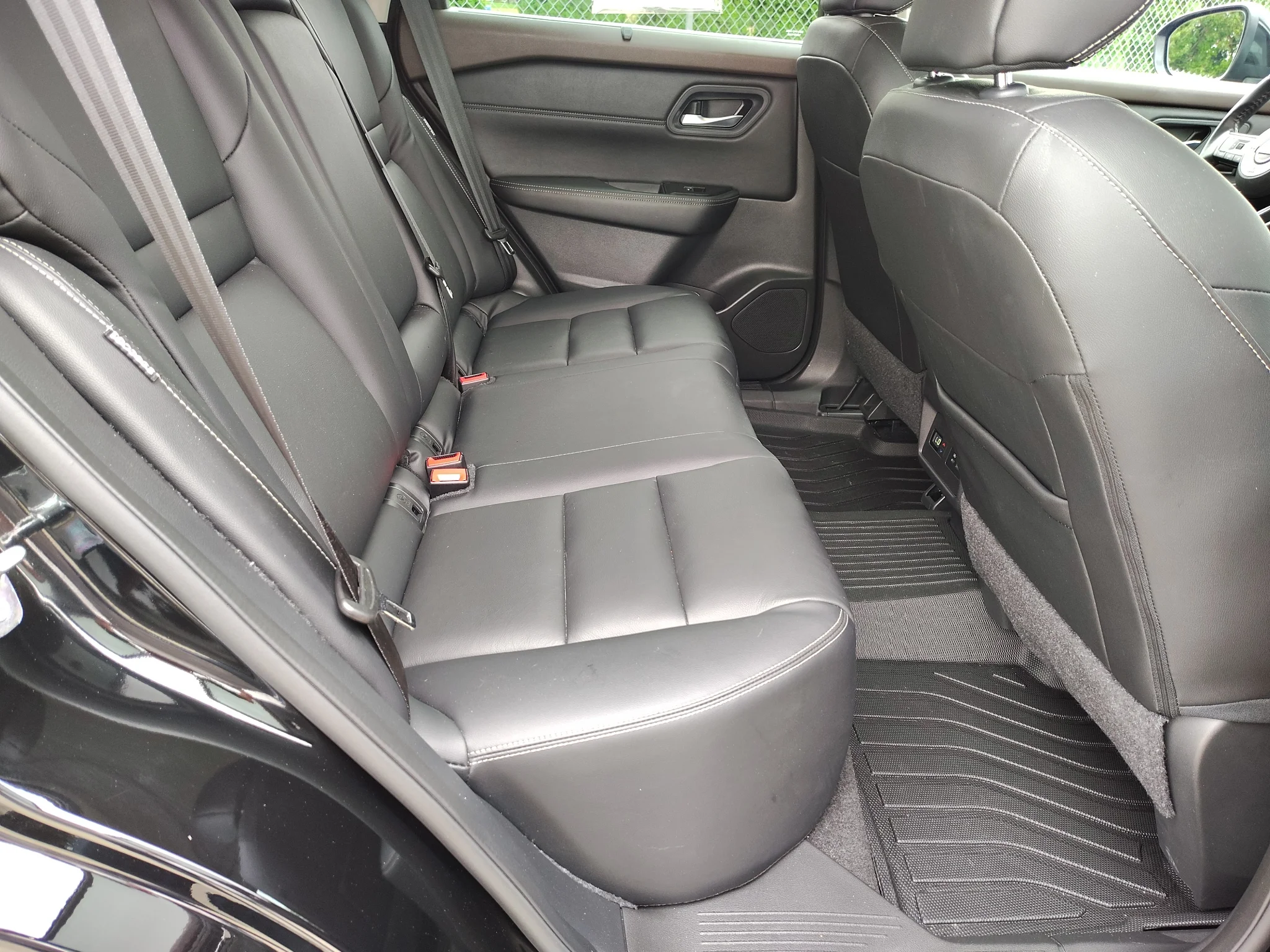 Used 2023 Black Nissan SL image 13