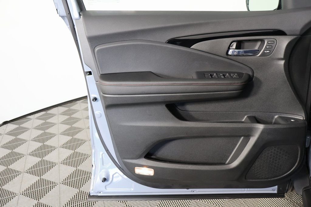 New 2026 Sonic Gray Pearl Honda Black Edition image 7