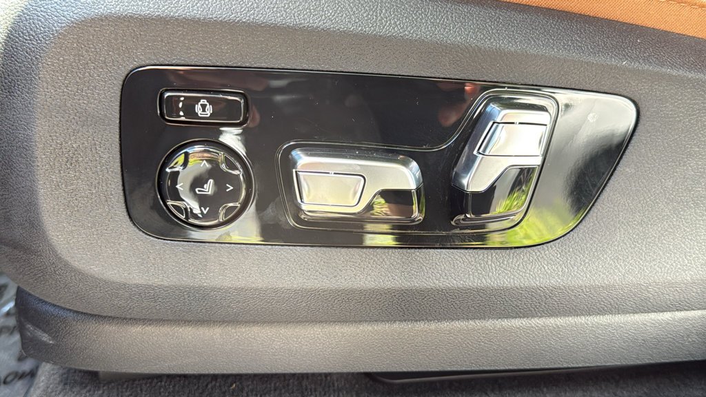 Used 2026 Black Sapphire Metallic BMW M60i image 11
