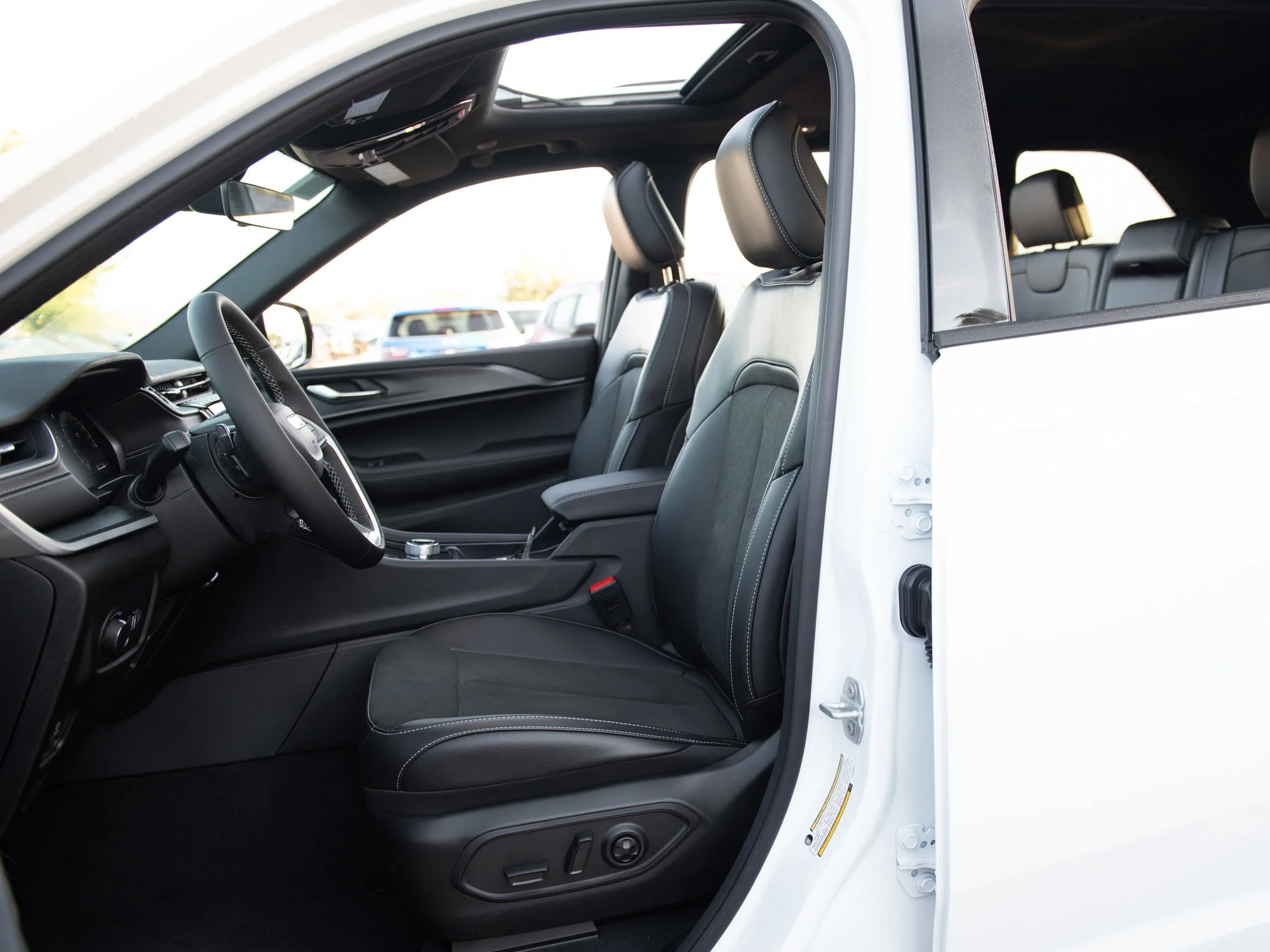 Used 2025 White Jeep Altitude* 4x4, Sunroof, Remote Start, Trailer Tow Package image 19