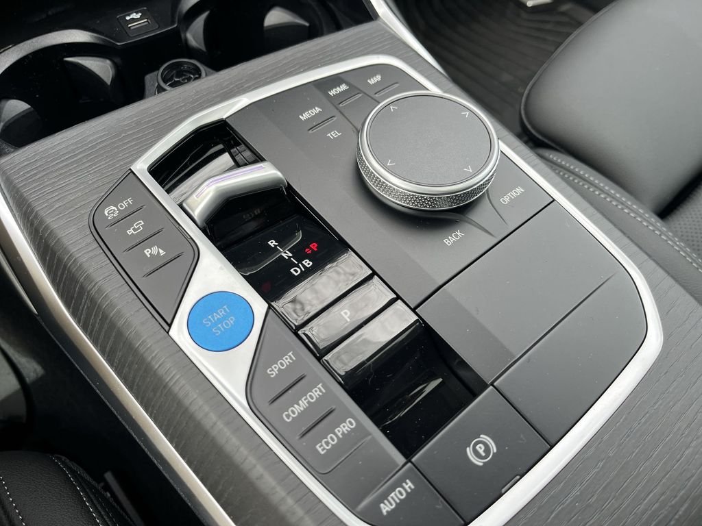 Used 2026 Alpine White BMW xDrive40 image 20