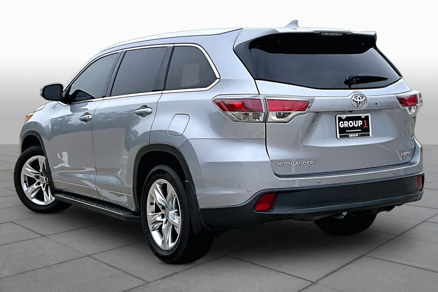 Used 2015 Silver Sky Metallic Toyota Limited image 11