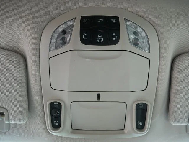 Used 2021 Velvet Chrysler Limited image 35