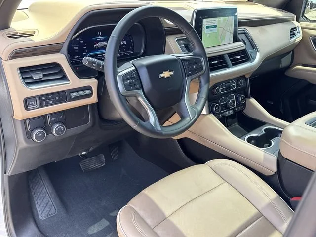 Used 2023 Iridescent Pearl Tricoat Chevrolet Premier image 27