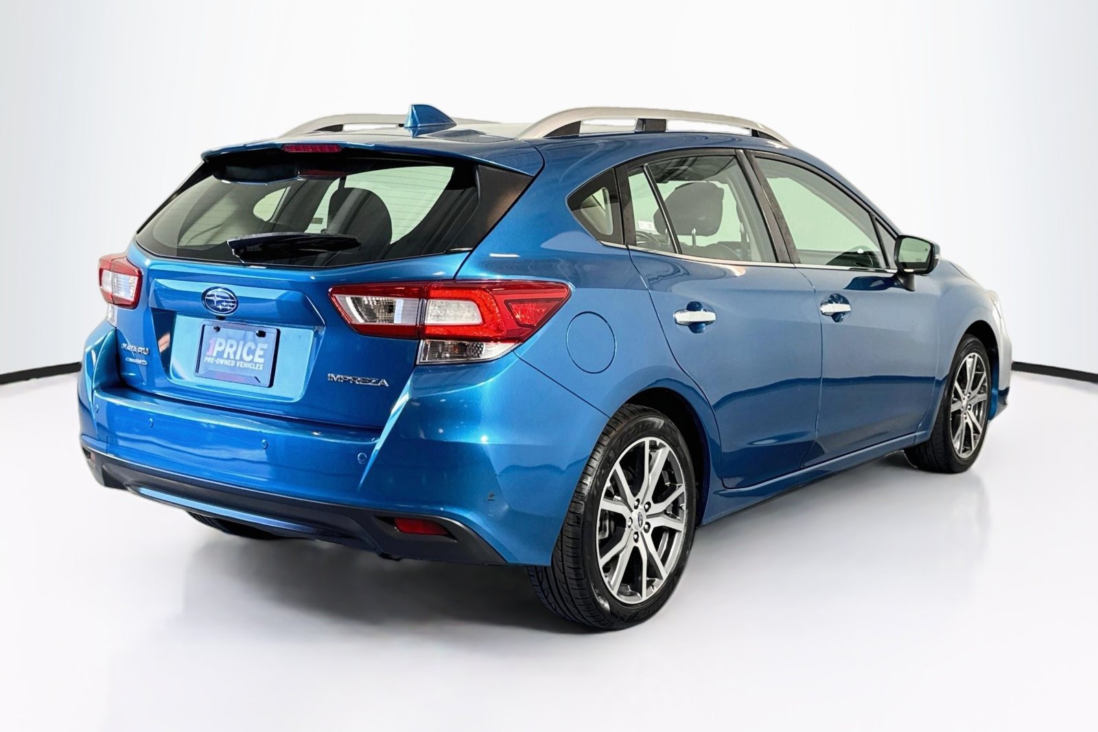 Used 2018 Island Blue Pearl Subaru Limited image 5