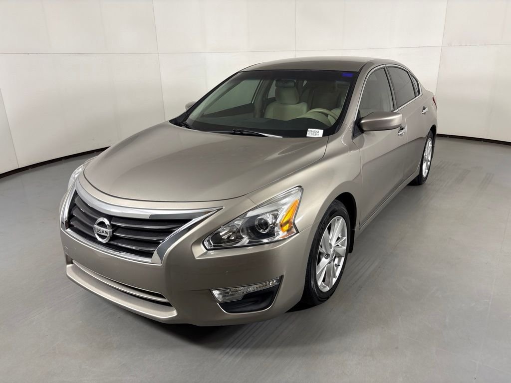 Used 2013 Beige Nissan 2.5 SV image 4