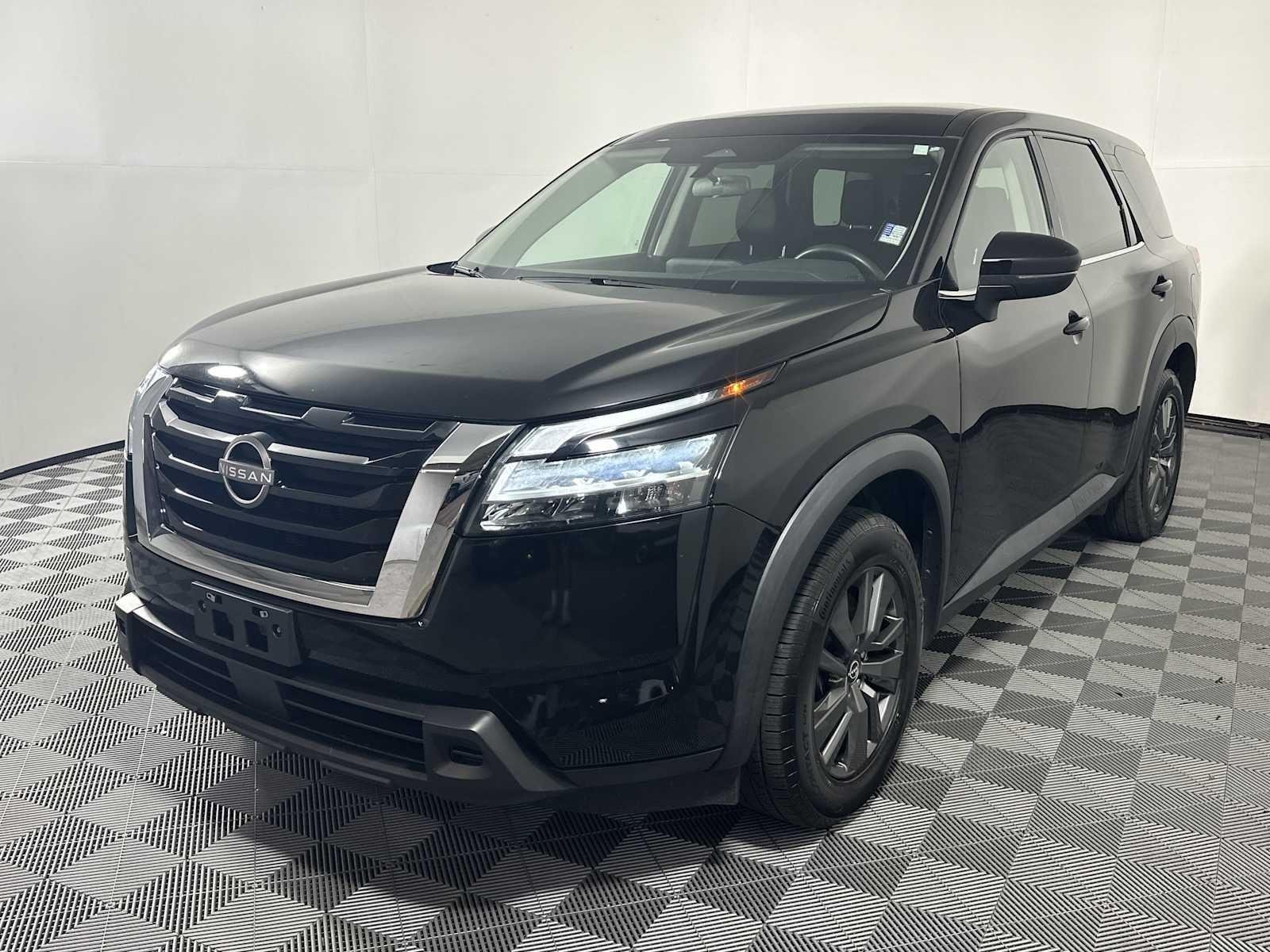 Used 2022 Super Black Nissan S image 3