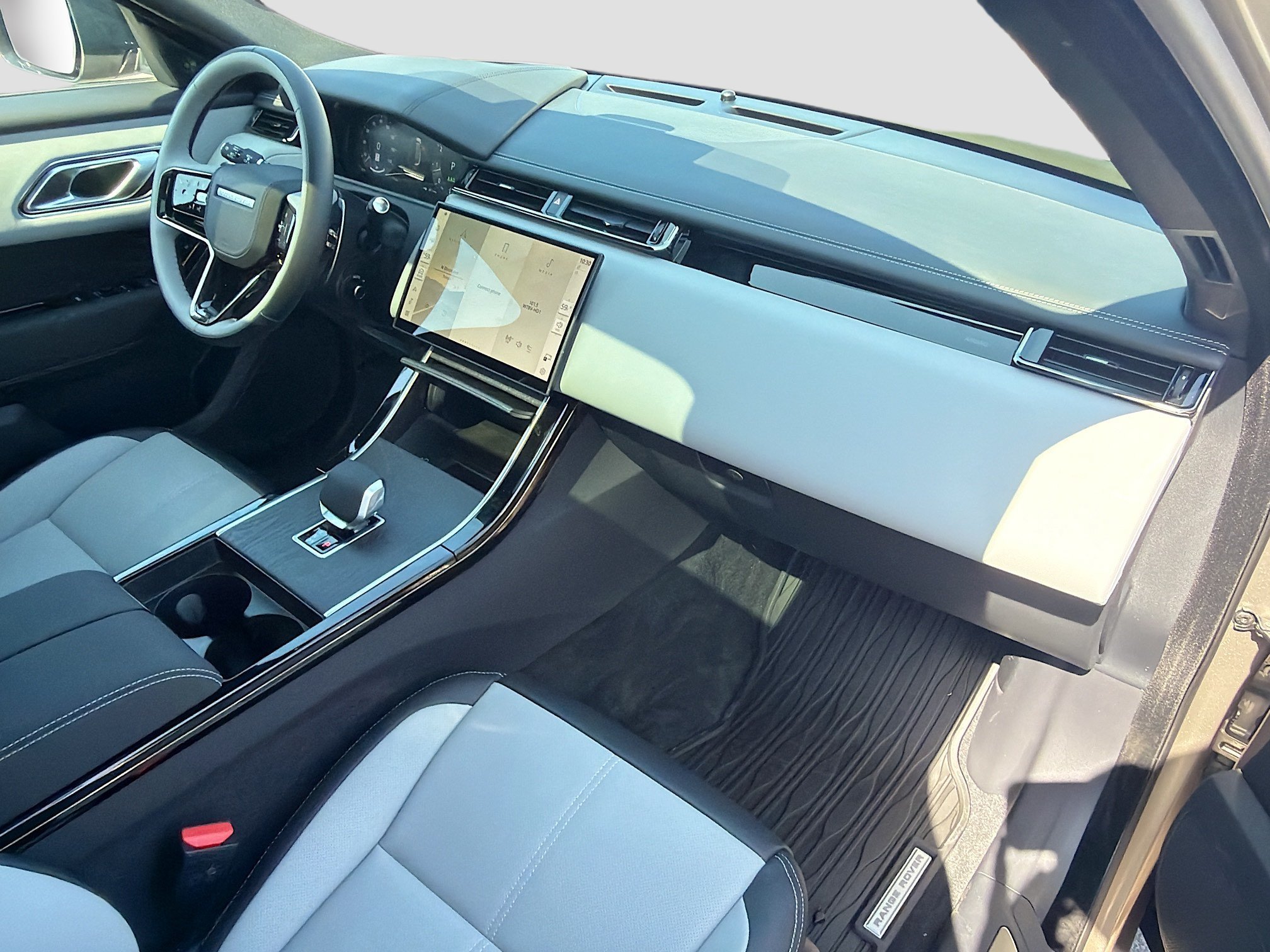 New 2026 Batumi Gold Land Rover Belgravia Edition image 13