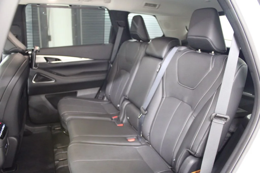 Certified Used 2026 White INFINITI LUXE image 36