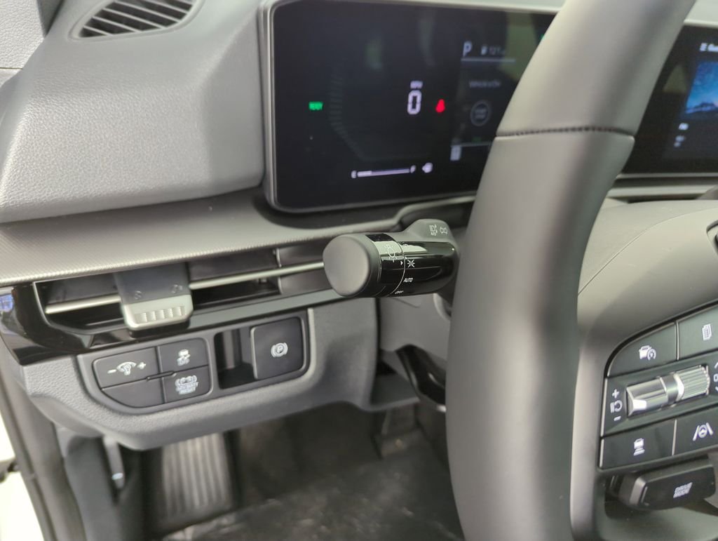 New 2026 Snow White Pearl Kia LX image 21