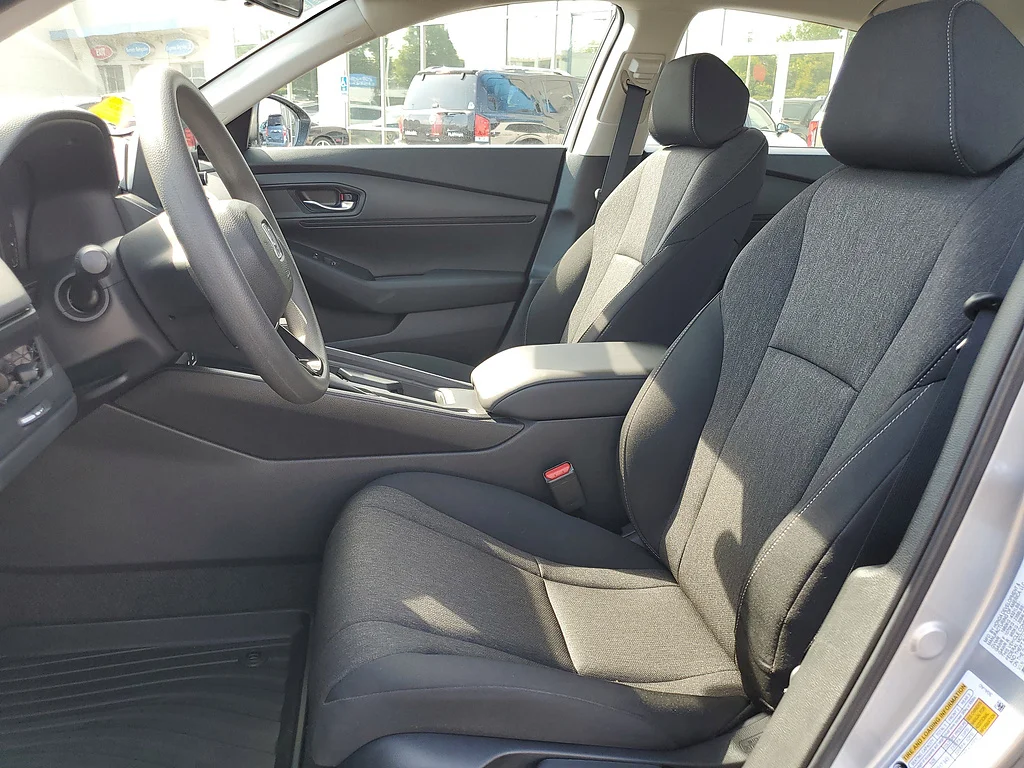 Certified Used 2024 Solar Silver Metallic Honda LX image 15