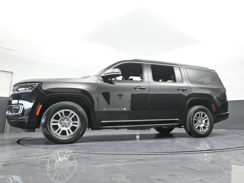 Used 2023 Diamond Black Crystal Pearlcoat Jeep Base image 63