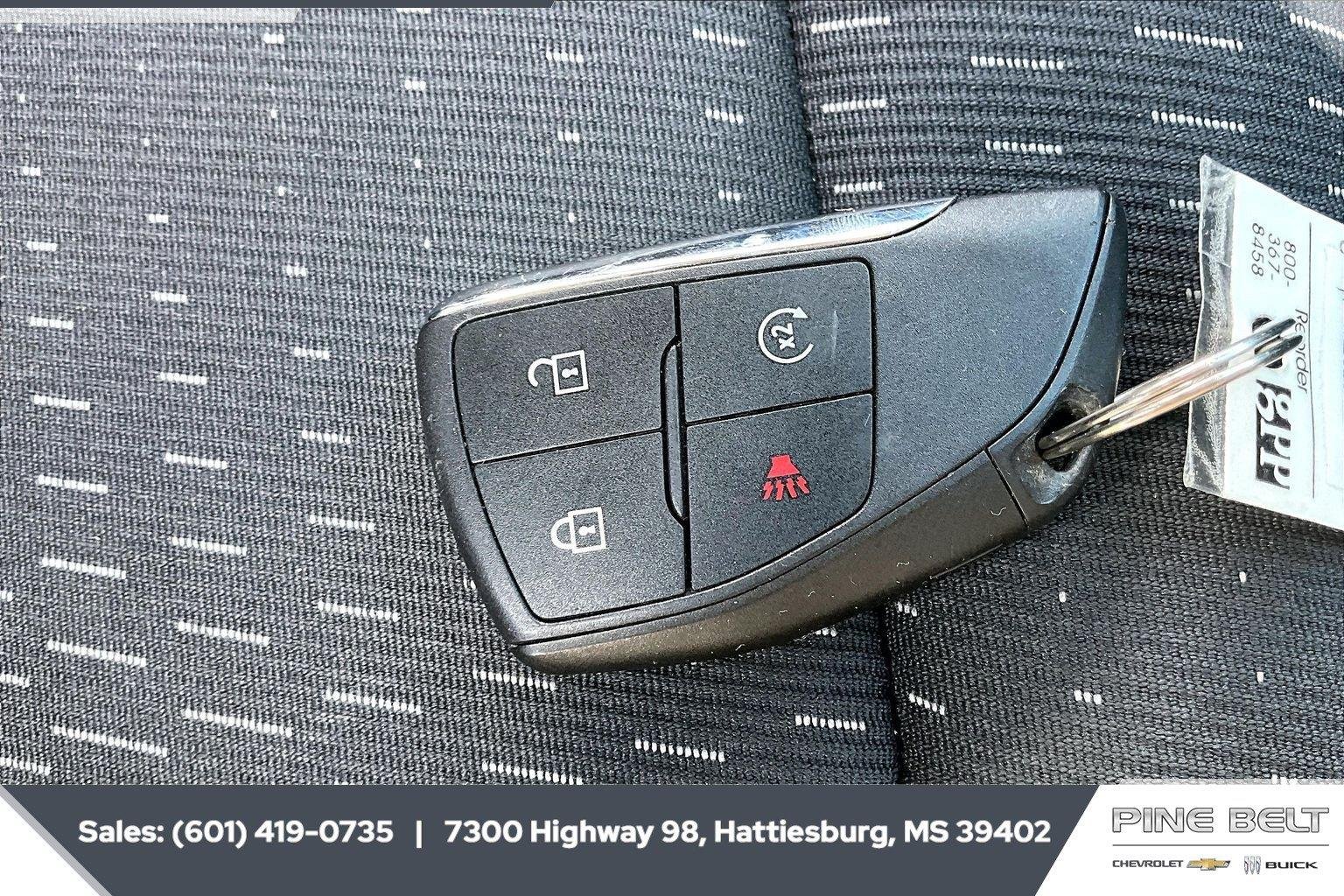 Used 2026 Summit White Chevrolet LT image 9