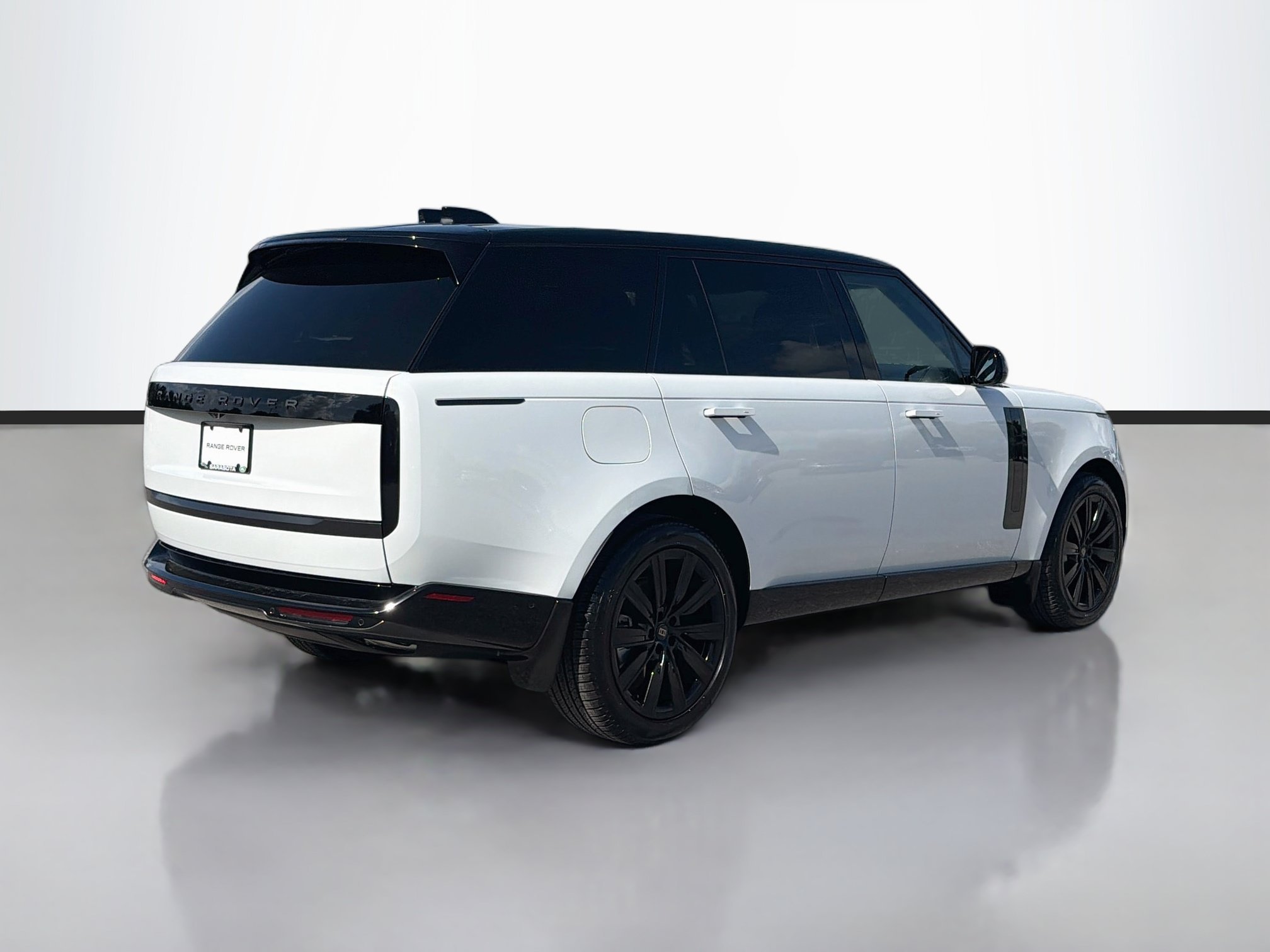 New 2027 Fuji White Land Rover SE image 5