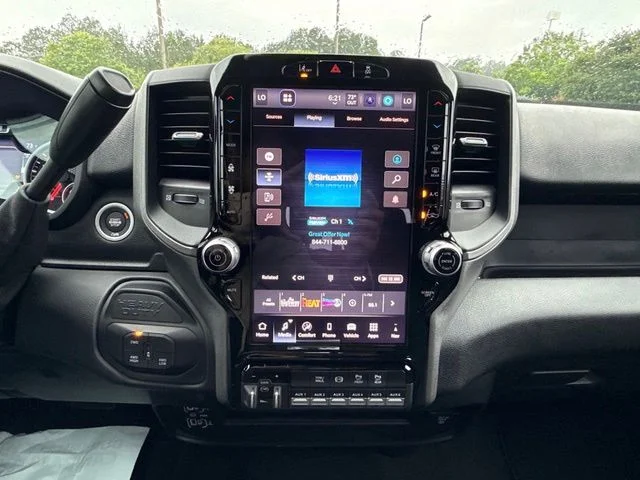 New 2026 Diamond Black Crystal Pearl-Coat Exterior Paint RAM Tradesman image 21