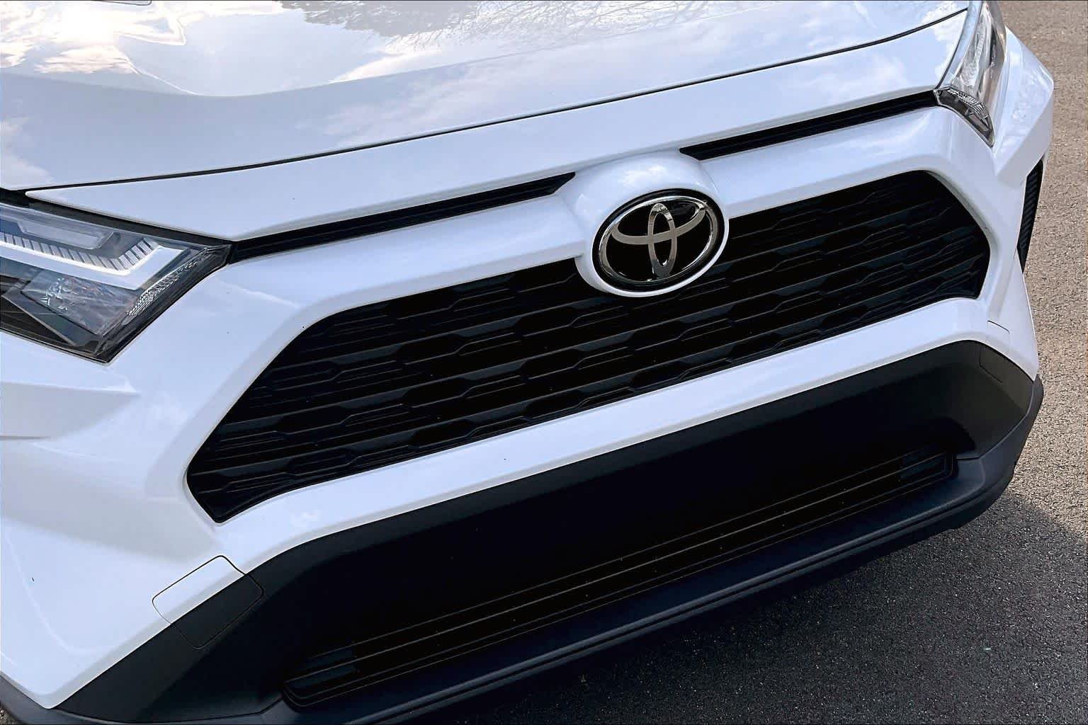 Used 2023 Ice Cap Toyota LE image 27
