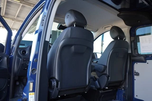 Used 2023  Mercedes-Benz 447 (VS20) image 27