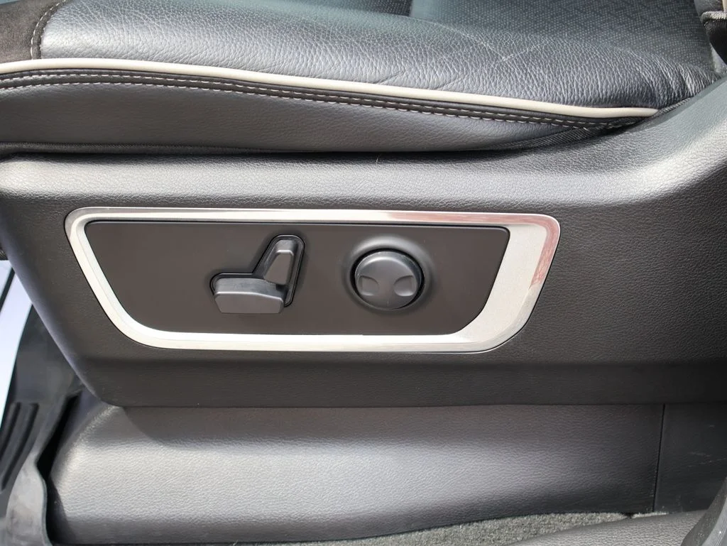 Used 2023 Black Ram Laramie image 22
