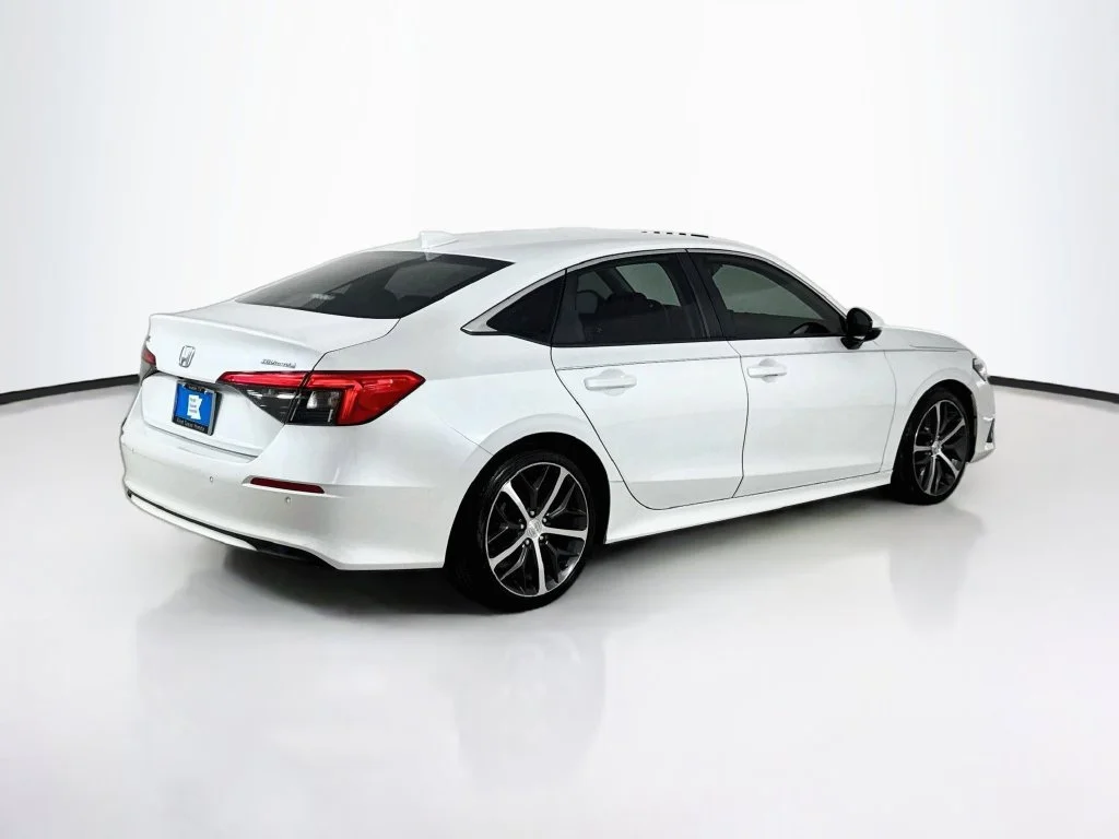 Certified Used 2022 Platinum White Pearl Honda Touring image 8