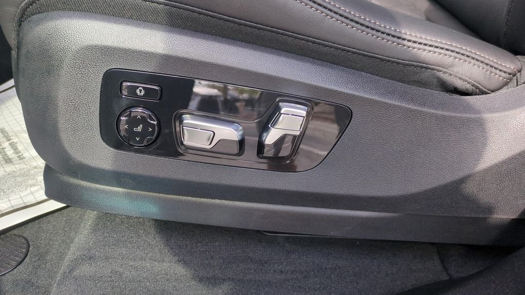 New 2026 Dravit Grey Metallic BMW M60i image 18