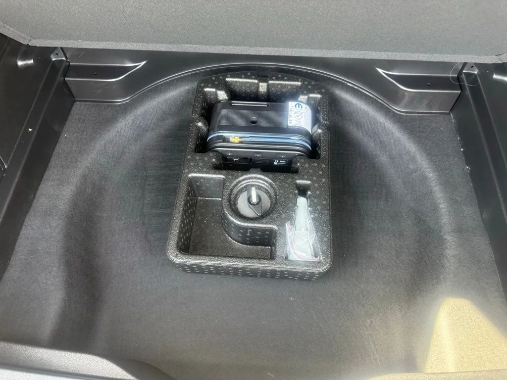 Used 2022 Gray Jeep Latitude Lux image 45