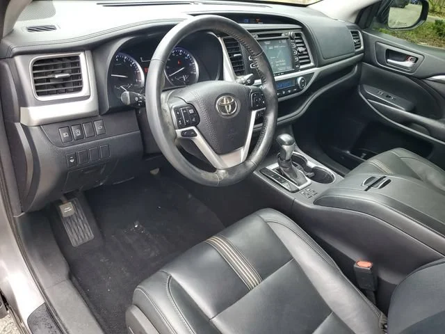 Used 2017 Predawn Gray Mi Toyota XLE image 6