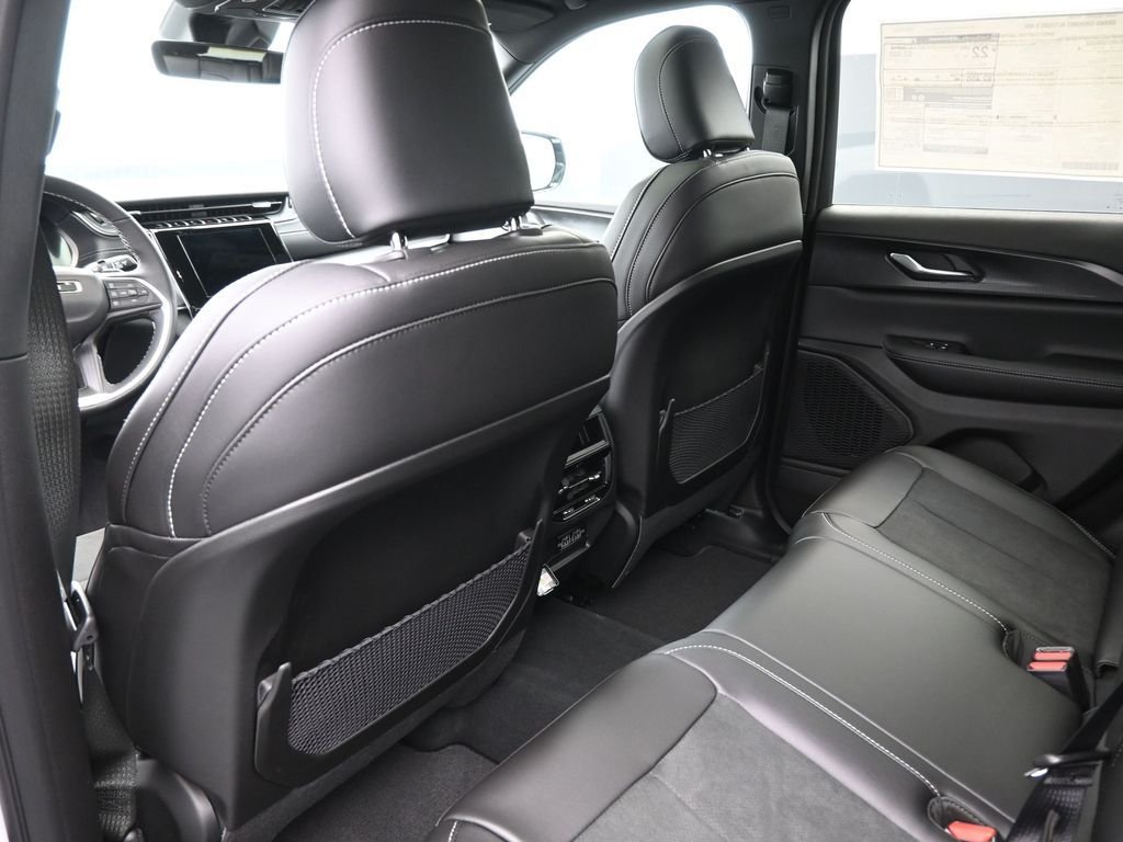 New 2025 Bright White Clear-Coat Exterior Paint Jeep Altitude X image 23